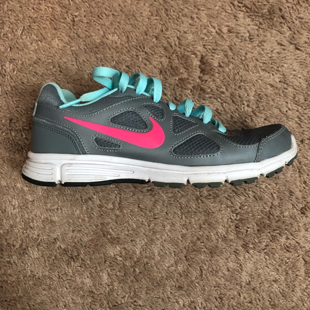 Nike Shoes - Picture 4 of 9